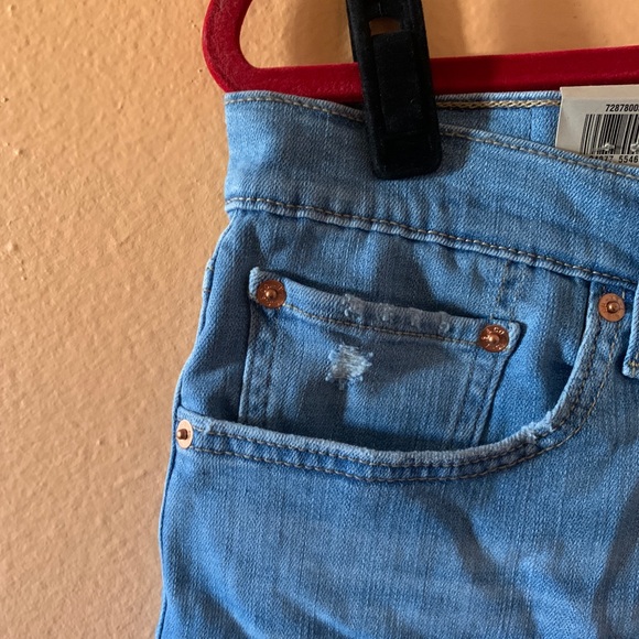 Levi Cut-Offs 👢 - Picture 4 of 5